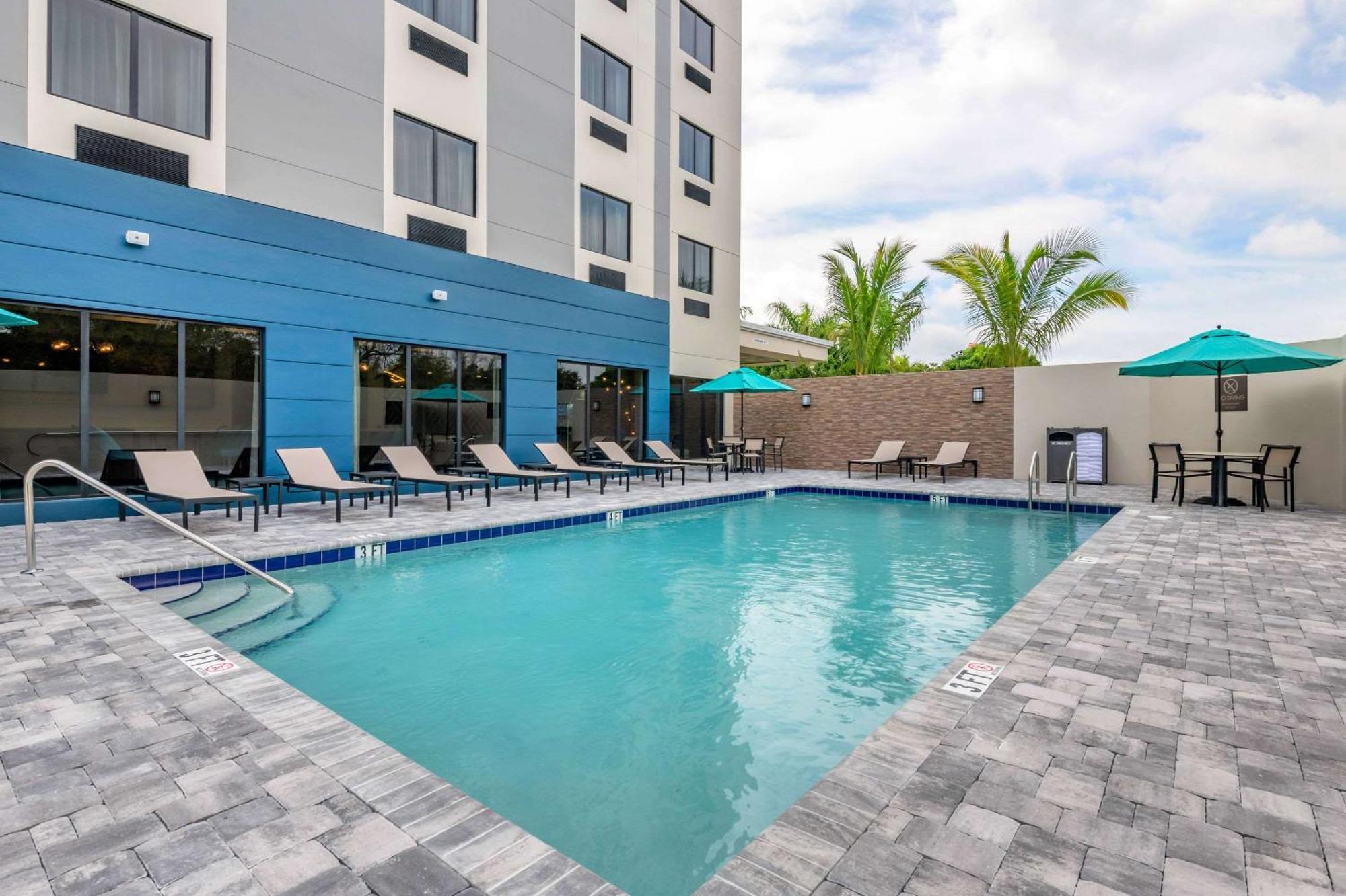 Comfort Suites Stuart-Hutchinson Island Bagian luar foto