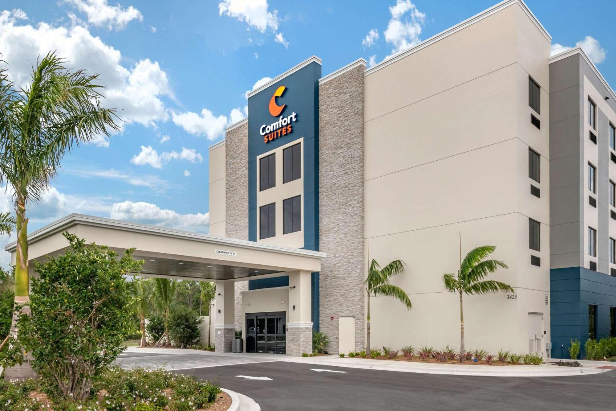 Comfort Suites Stuart-Hutchinson Island Bagian luar foto