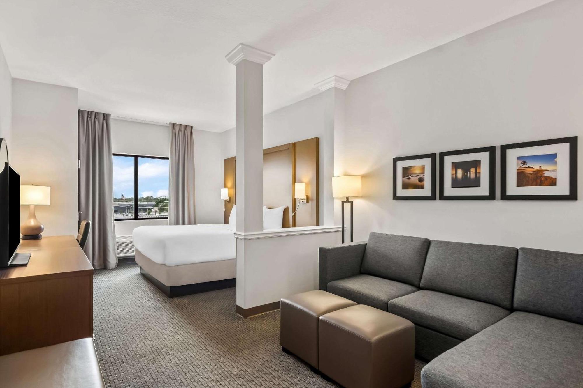 Comfort Suites Stuart-Hutchinson Island Bagian luar foto